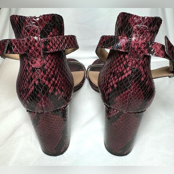 Vince Camuto Beah Snakeskin Burgundy Low Heel Sandals Size 8 - Picture 4 of 7